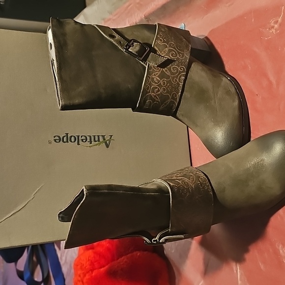 Brand New Antelope leather booties...size 38 - Picture 6 of 10